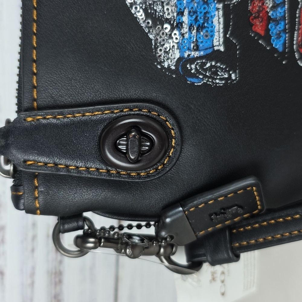 COACH 1941 CAR COUPE BLACK SEQUINS TURNLOCK WRISTLET 21‎ WALLET LTD EDITION - Picture 9 of 16